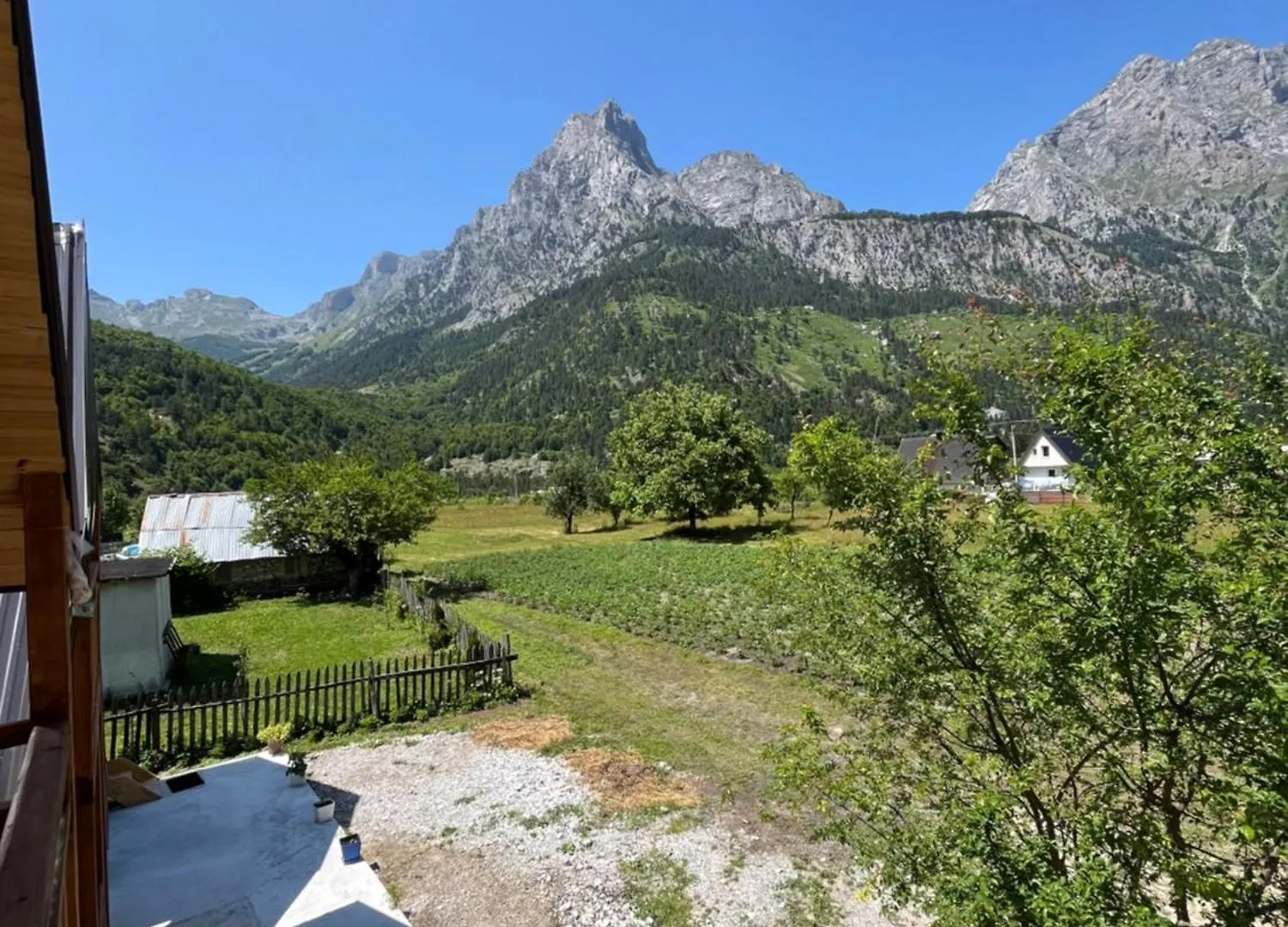 Bujtina Izet Selimaj Hotel Valbone 0*,  Albania