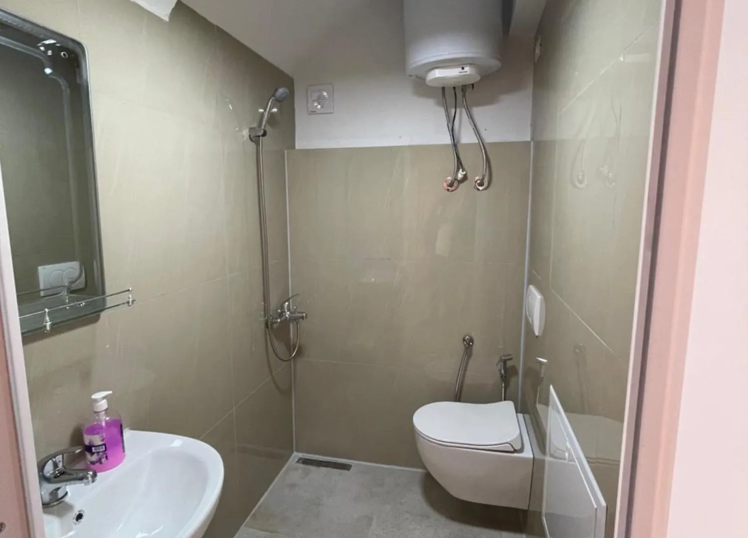 Bujtina Izet Selimaj Hotel Valbone 0*,